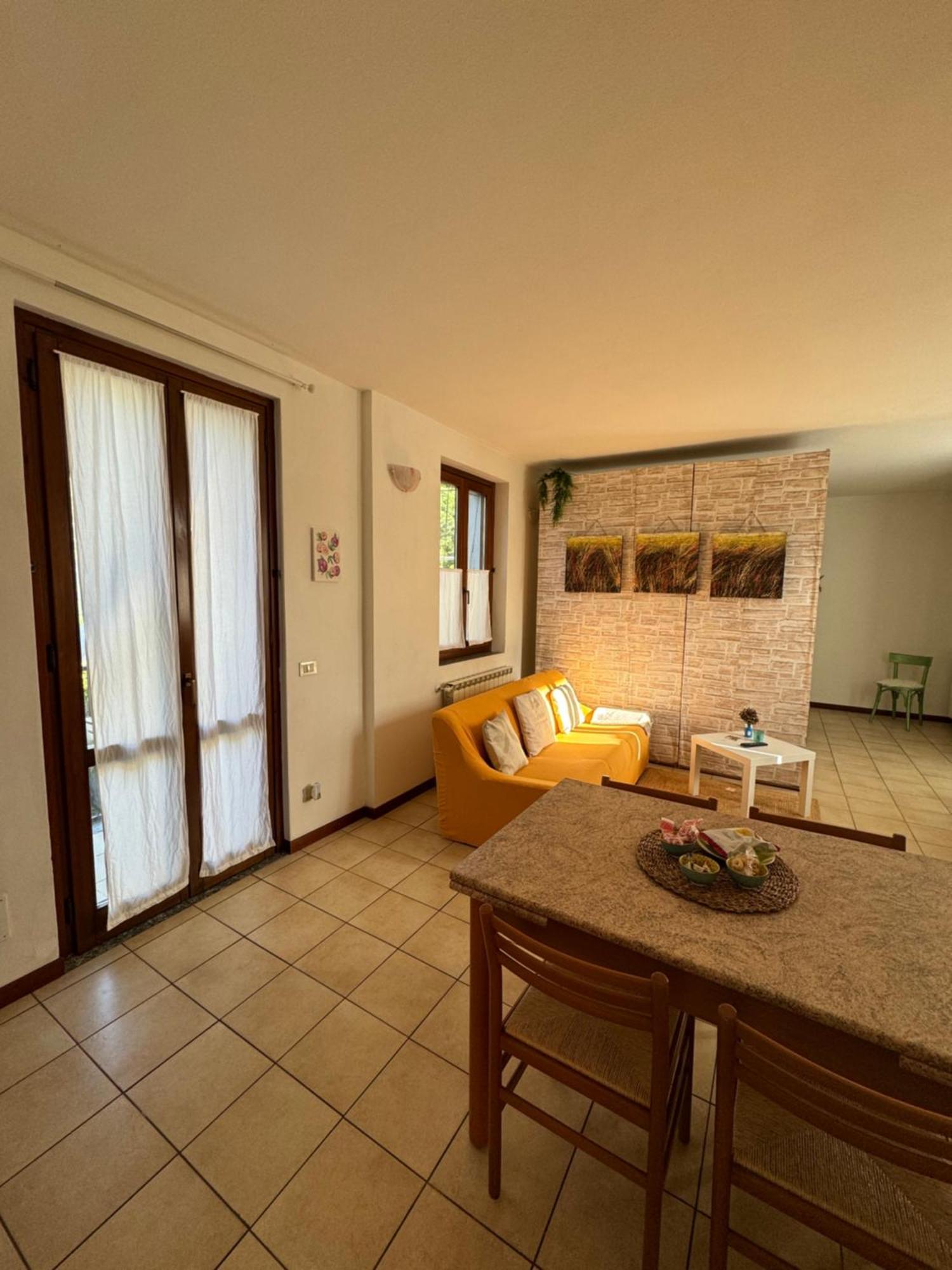Casa Nonna Elide 2 Appartement Besozzo Buitenkant foto
