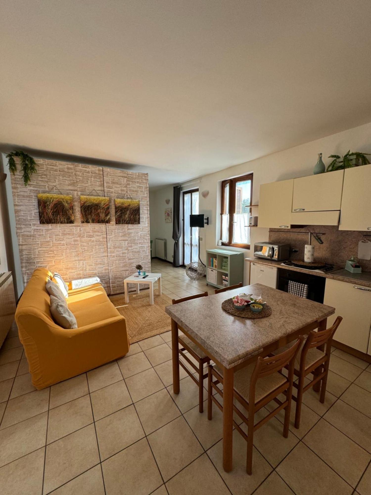 Casa Nonna Elide 2 Appartement Besozzo Buitenkant foto