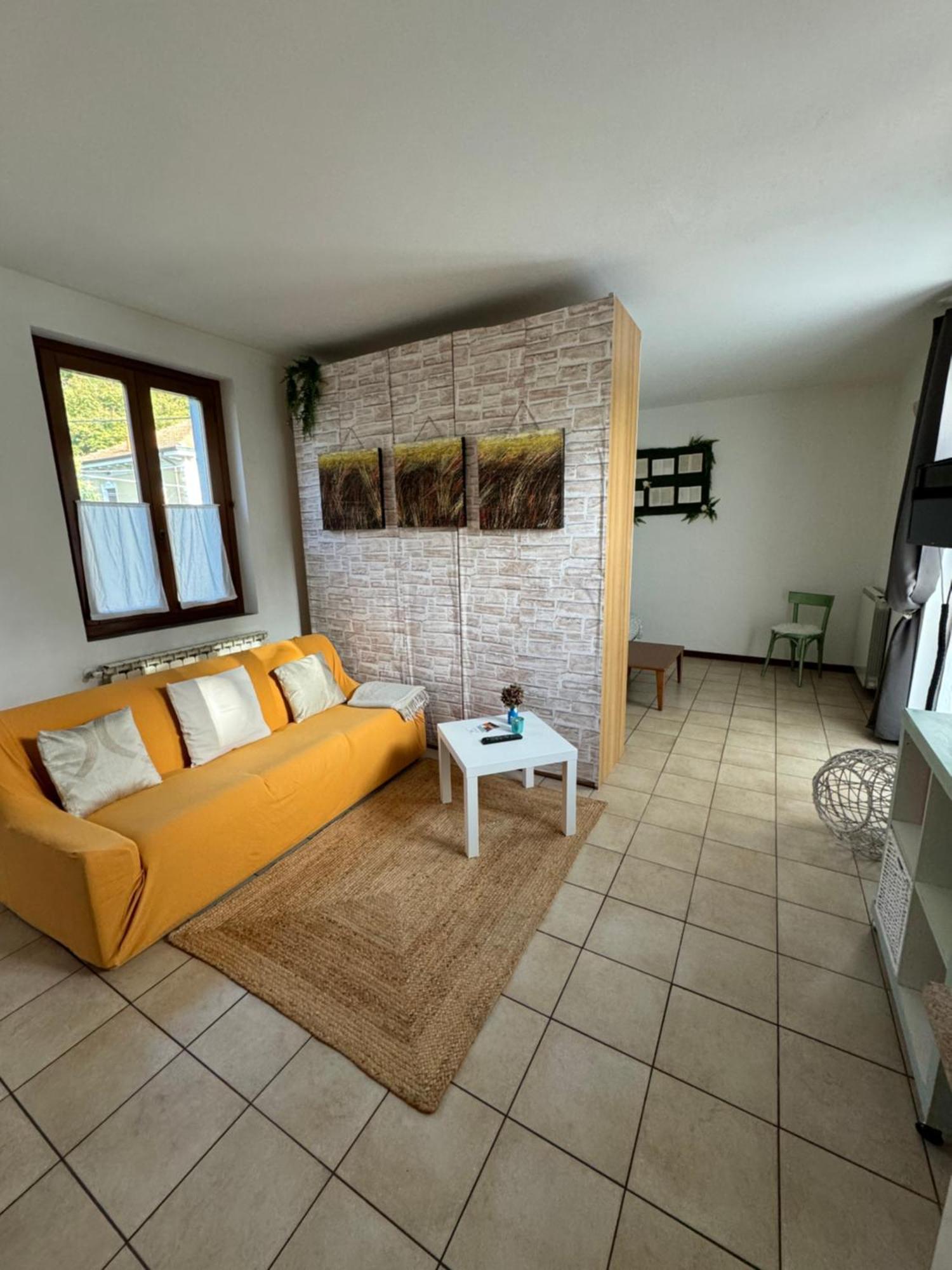 Casa Nonna Elide 2 Appartement Besozzo Buitenkant foto